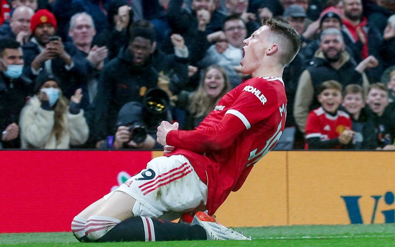 McTominay xuất thần trước Burnley, làm quà sinh nhật Sir Alex