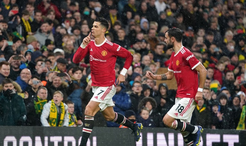 Ronaldo lập công, MU chật vật giành 3 điểm trước Norwich