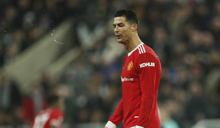 Ronaldo cáu kỉnh trong trận hòa của MU