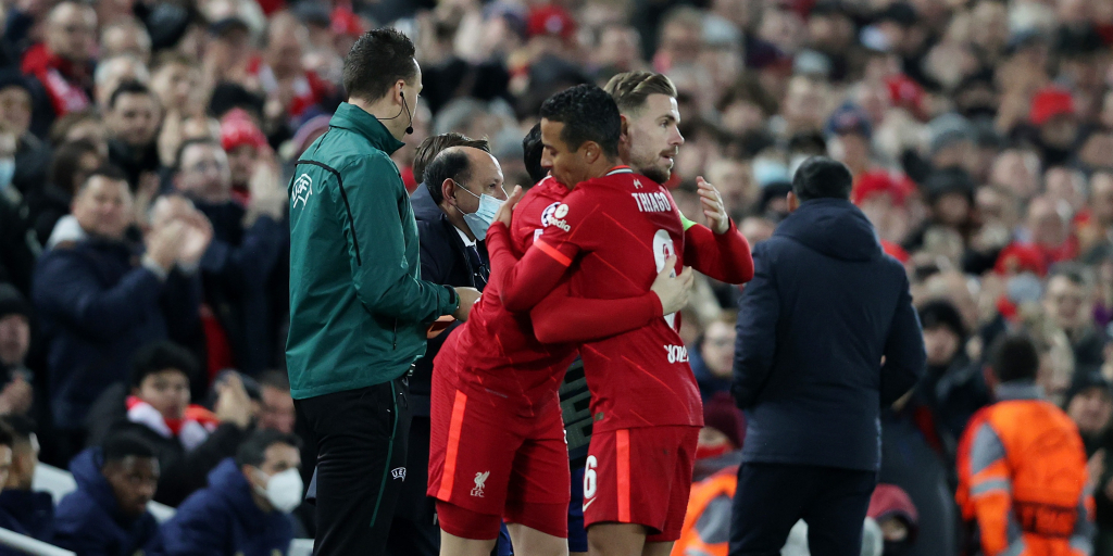 Vì sao Thiago và Henderson vắng mặt ở trận gặp Tottenham?