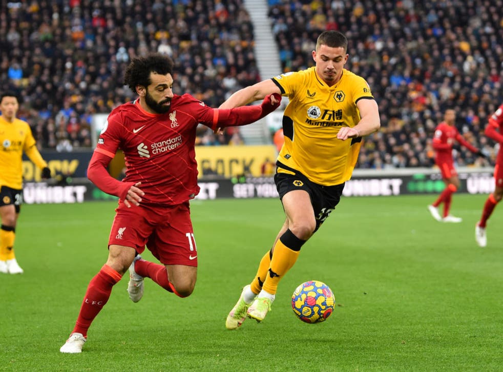 Thắng Wolves siêu kịch tính, Liverpool vươn lên đầu BXH Ngoại hạng Anh