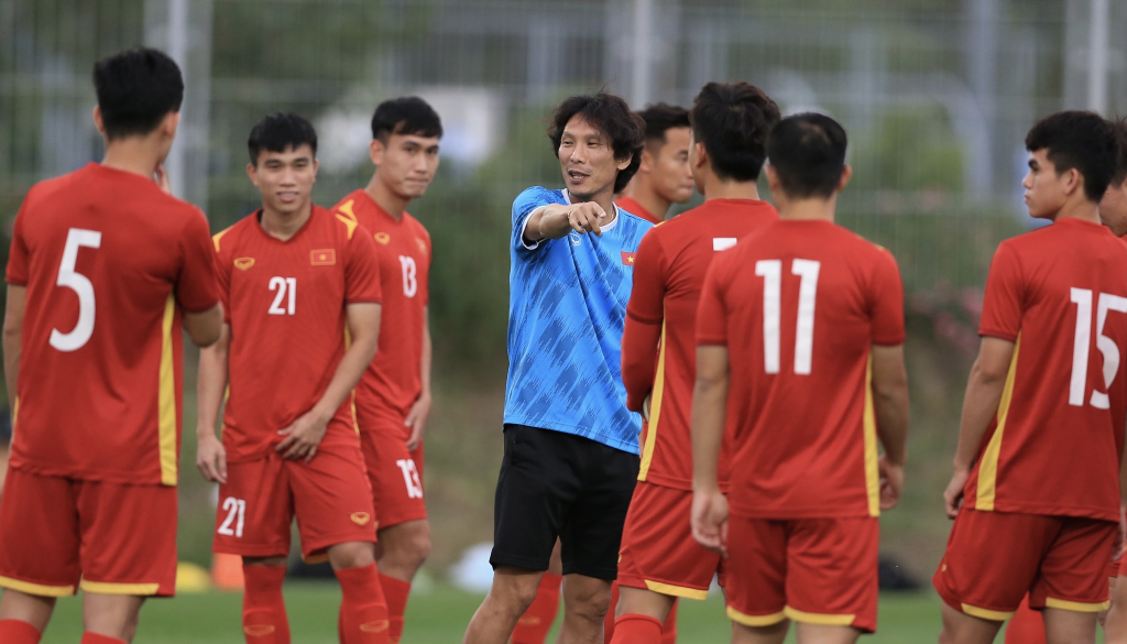 ẢNH: U23 Việt Nam hứng khởi trong buổi tập, tự tin đấu Saudi Arabia