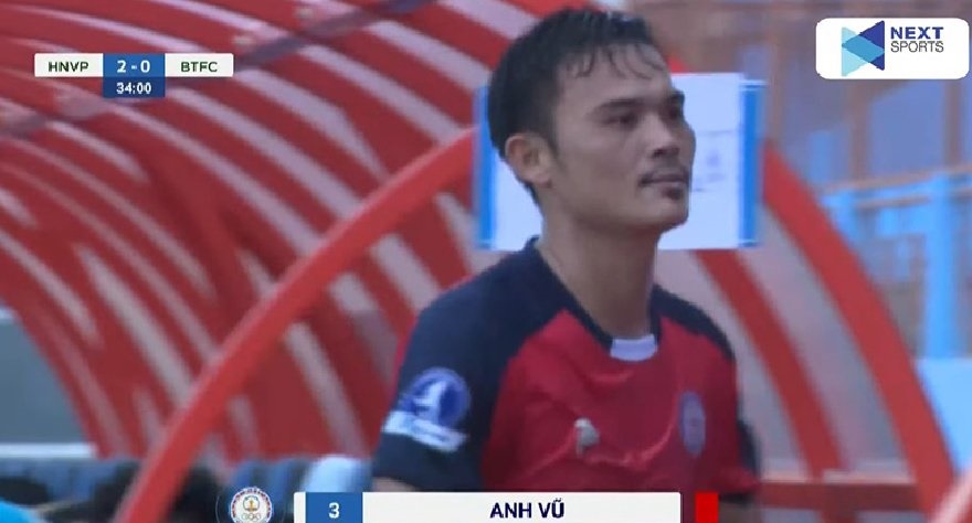 Cầu thủ Việt Nam đấm trọng tài đối mặt với án phạt nào?