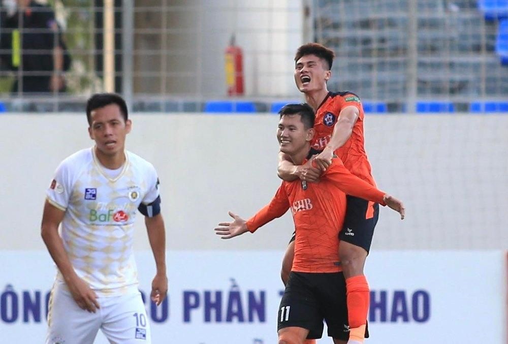 Hà Nội FC thua sốc SHB Đà Nẵng sau sai lầm của thủ môn