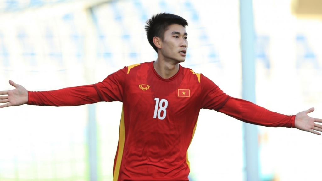 VIDEO: Nhâm Mạnh Dũng đánh đầu dũng mãnh giúp U23 Việt Nam dẫn trước U23 Malaysia