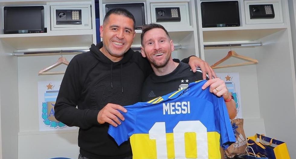 Messi nhận “món quà” ý nghĩa từ huyền thoại Argentina