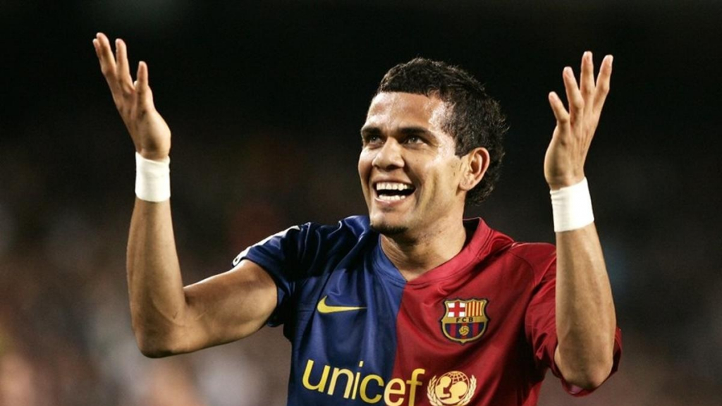 Dani Alves TC trong FIFA Online 4: Siêu hậu phải của Barca