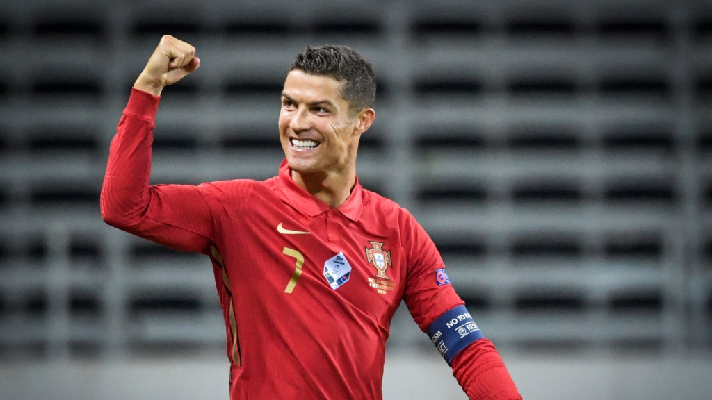 Cristiano Ronaldo TC: Tiền đạo sát thủ hàng đầu trong FIFA Online 4