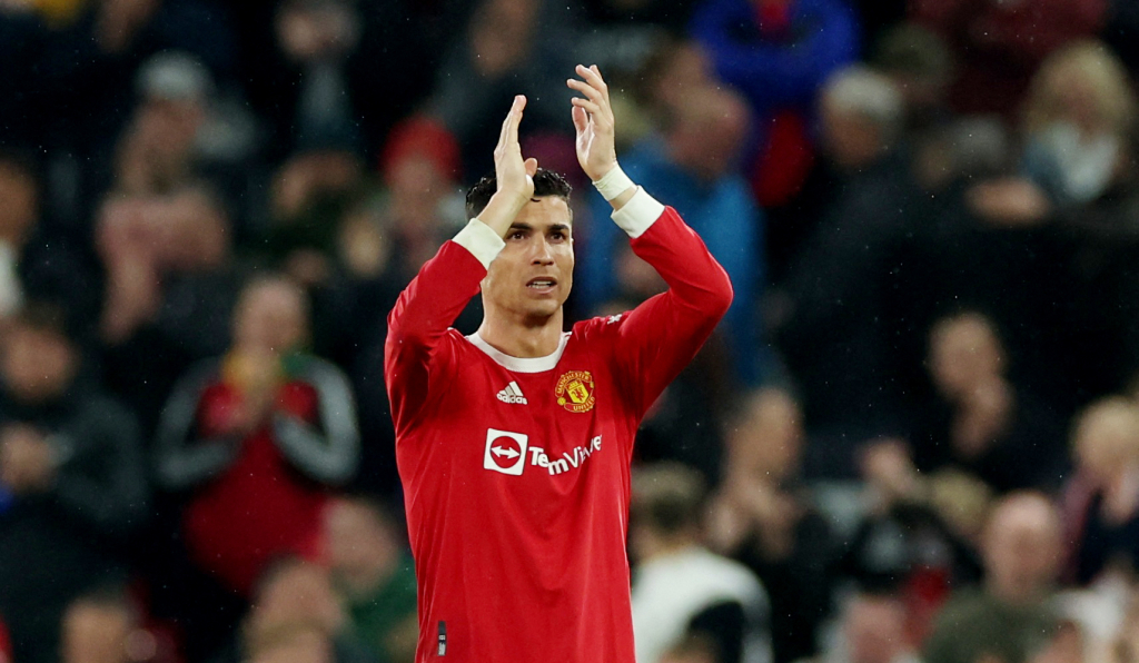 Ronaldo bỏ ngỏ tương lai tại MU: Tình yêu và tham vọng