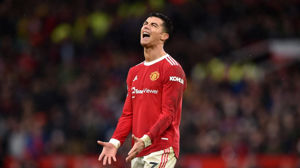 Ronaldo đòi rời MU: Không chỉ là bởi cúp C1?