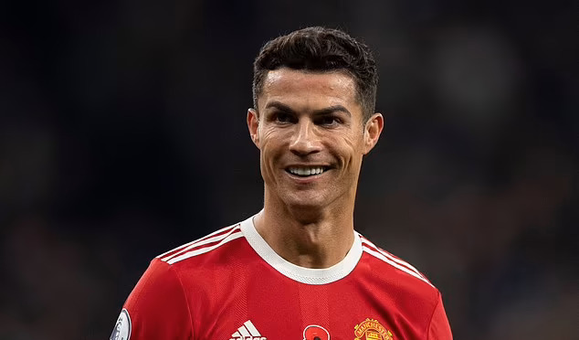 Ronaldo có động thái đầu tiên sau loạt tin đồn rời MU