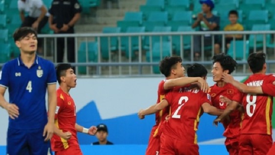 VIDEO: Sao châu Âu của U23 Thái Lan bị sốc, xem đi xem lại siêu phẩm của Văn Tùng