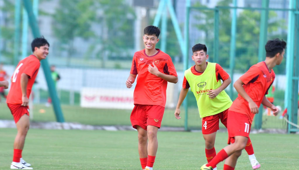 U19 Việt Nam đón hai viện binh chất lượng từ đội U23 