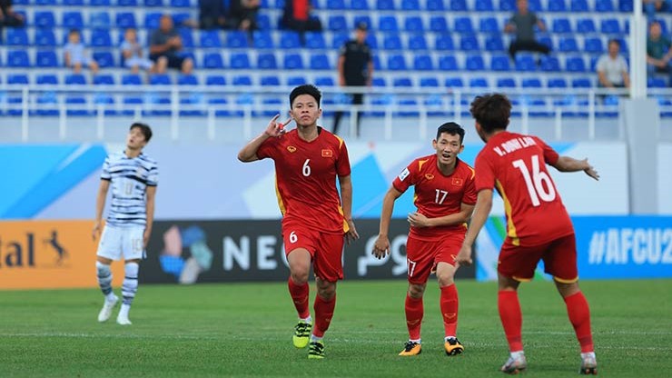 VIDEO: Tiến Long ghi siêu phẩm không tưởng cháy lưới U23 Hàn Quốc