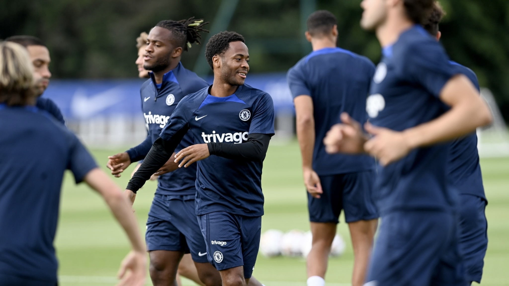 4 điều đặc biệt từ buổi tập mới nhất của Chelsea: Sterling là tâm điểm