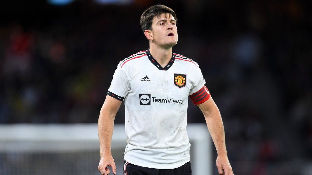 Điểm nhấn MU 2-2 Aston Villa: Maguire tiến bộ, Van de Beek không tận dụng được cơ hội