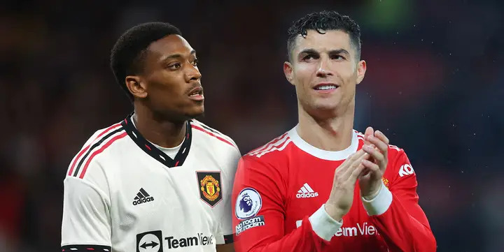 Martial vs Ronaldo: MU nên chọn ai đá chính ở trận khai màn ngoại hạng Anh?
