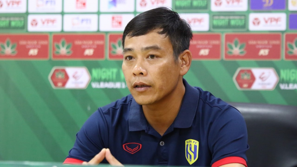 HLV SLNA tiết lộ tình trạng của Văn Khánh, Ngọc Hải dè chừng 3 ngôi sao Hà Nội FC