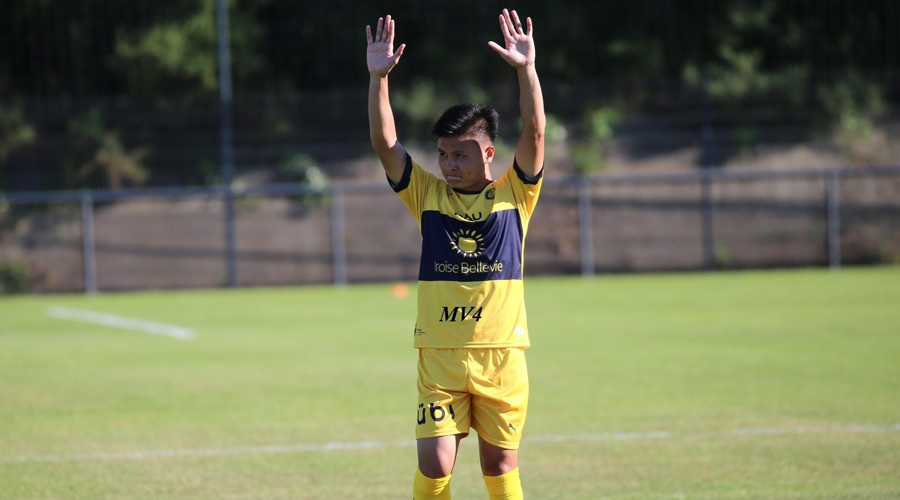 Pau FC tung hình ảnh và video độc quyền về Quang Hải