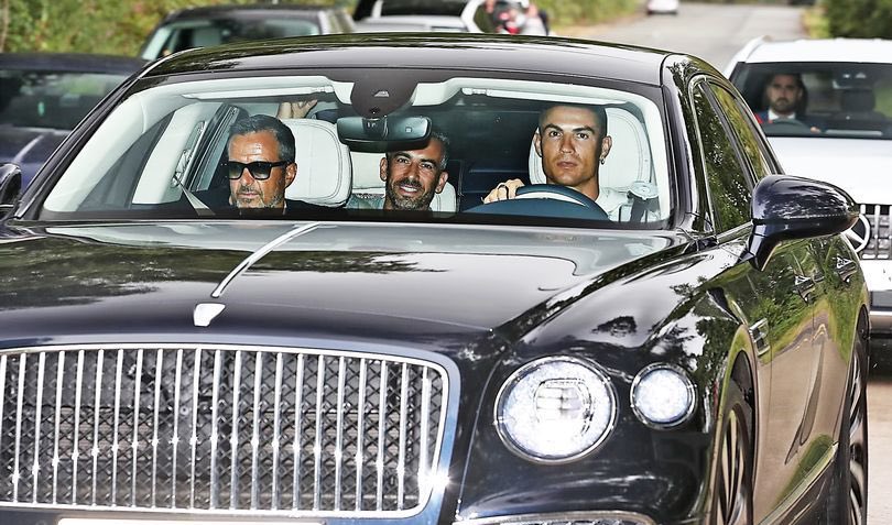 NÓNG: Sir Alex cùng Ronaldo xuất hiện tại Carrington, làm rõ tương lai ở MU