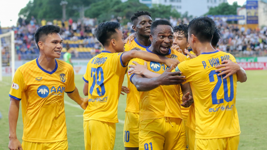 Dẫn đầu V.League, SLNA thống trị luôn đội hình tiêu biểu vòng 7