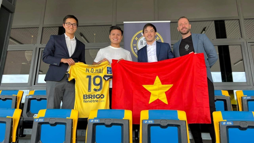 Khoác áo Pau FC, Quang Hải tạo ra sức hút khó tin