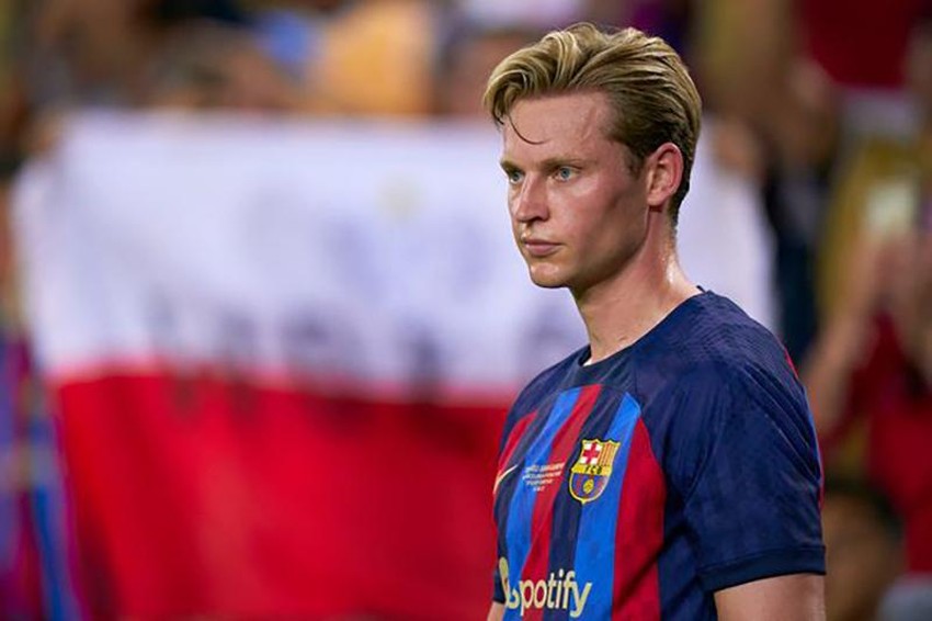 Bị Barcelona xử tệ, De Jong tiết lộ tương lai với đồng đội