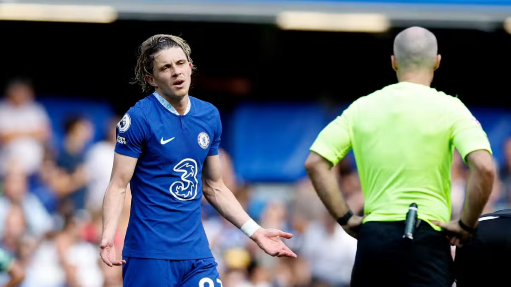 Conor Gallagher gửi đi thông điệp cho fan Chelsea sau tấm thẻ đỏ tai hại