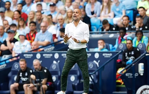 Guardiola chỉ đích danh 1 cầu thủ để chỉ trích hàng thủ của Man City