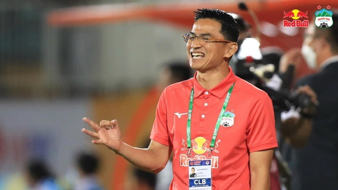 Kiatisak: “Muốn Huỳnh Đức thắng, nhưng HAGL phải đua vô địch với Hà Nội FC”