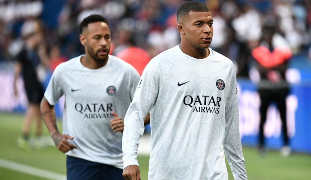 Biến căng ở PSG: Neymar và Mbappe định tẩn nhau trong phòng thay đồ