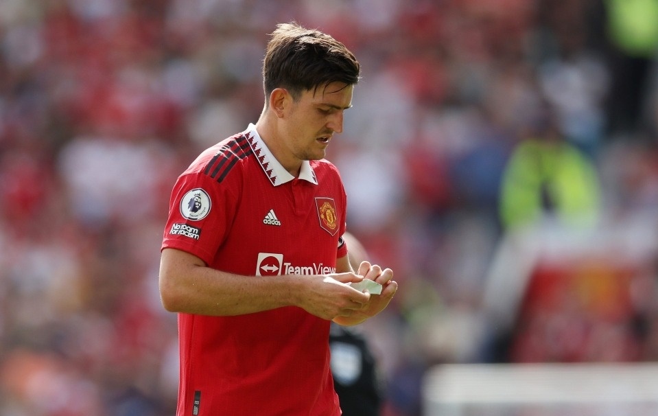 NÓNG: Maguire bị loại khỏi đội hình chính MU đấu Liverpool?