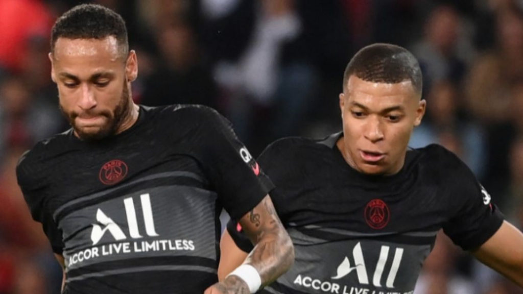 Mbappe và Neymar nhận án kỷ luật vì quậy phá phòng thay đồ