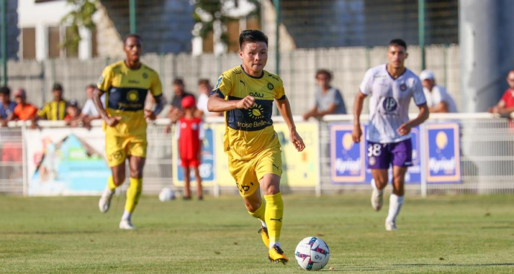 Nhờ sức hút Quang Hải, Pau FC tạo ra điều khó tin ở trận gặp Dijon