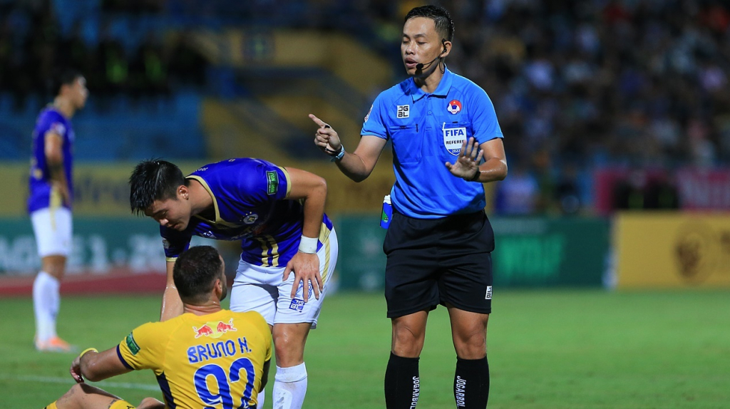 NÓNG: Trọng tài Duy Lân thừa nhận sai lầm ở trận Hà Nội FC – HAGL
