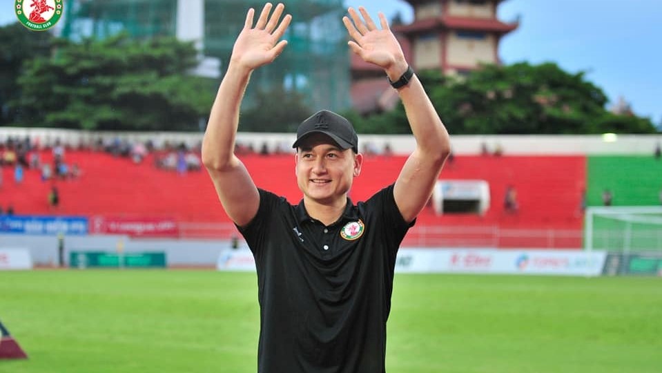 Văn Lâm rạng rỡ chào khán giả V.League, có thể ra sân ở trận gặp Hà Nội FC