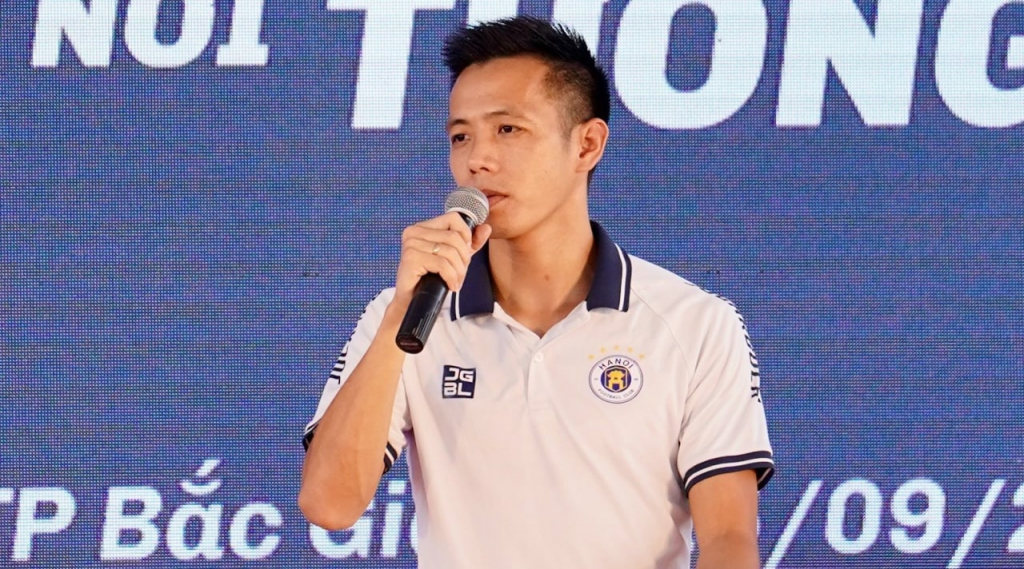 Cầu thủ Hà Nội FC truyền cảm hứng cho tài năng trẻ bóng đá Bắc Giang