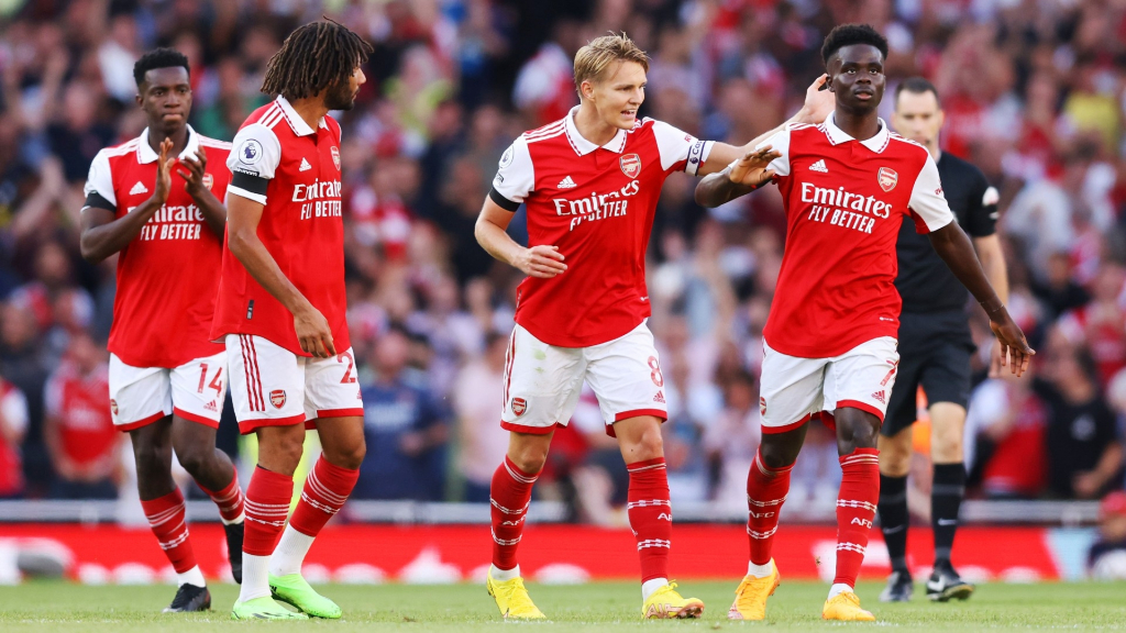 Arsenal hưởng lợi từ việc Ngoại hạng Anh hoãn thi đấu