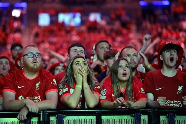 NÓNG: Fan Liverpool đệ đơn kiện UEFA có giá trị 5 triệu bảng