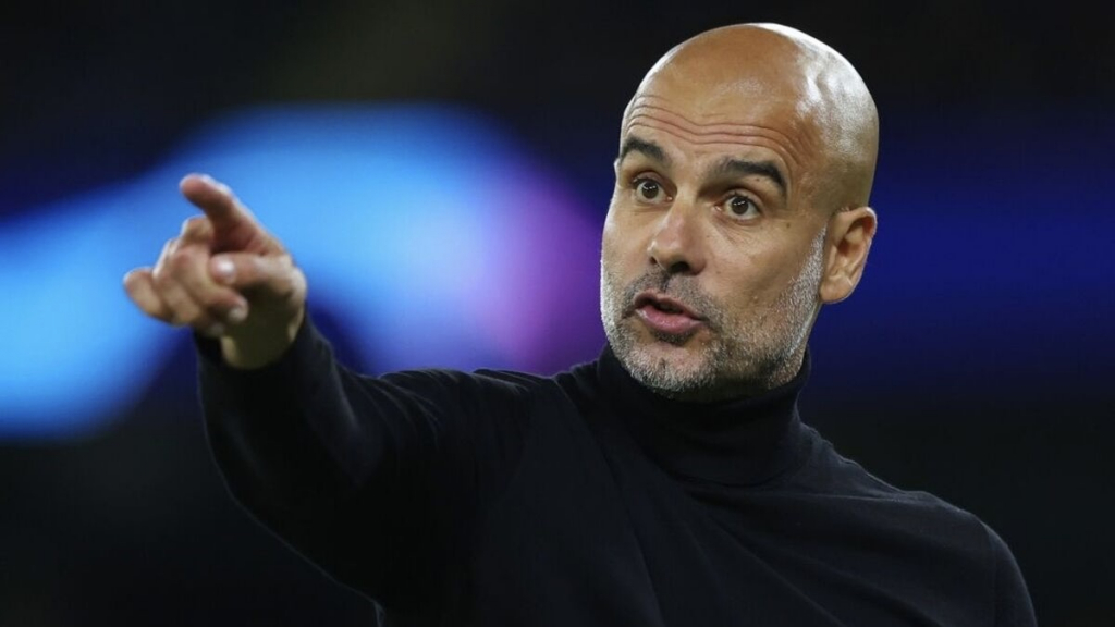 Guardiola được tri ân theo cách đặc biệt, fan MU gây rối