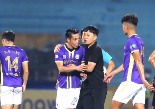 HLV Hà Nội FC mách nước Văn Quyết làm thân Park Hang Seo