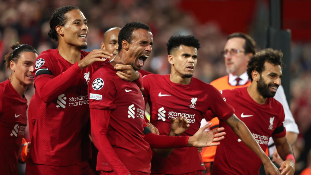 Liverpool thắng hú vía Ajax: Klopp thở phào, Van Dijk nổi điên