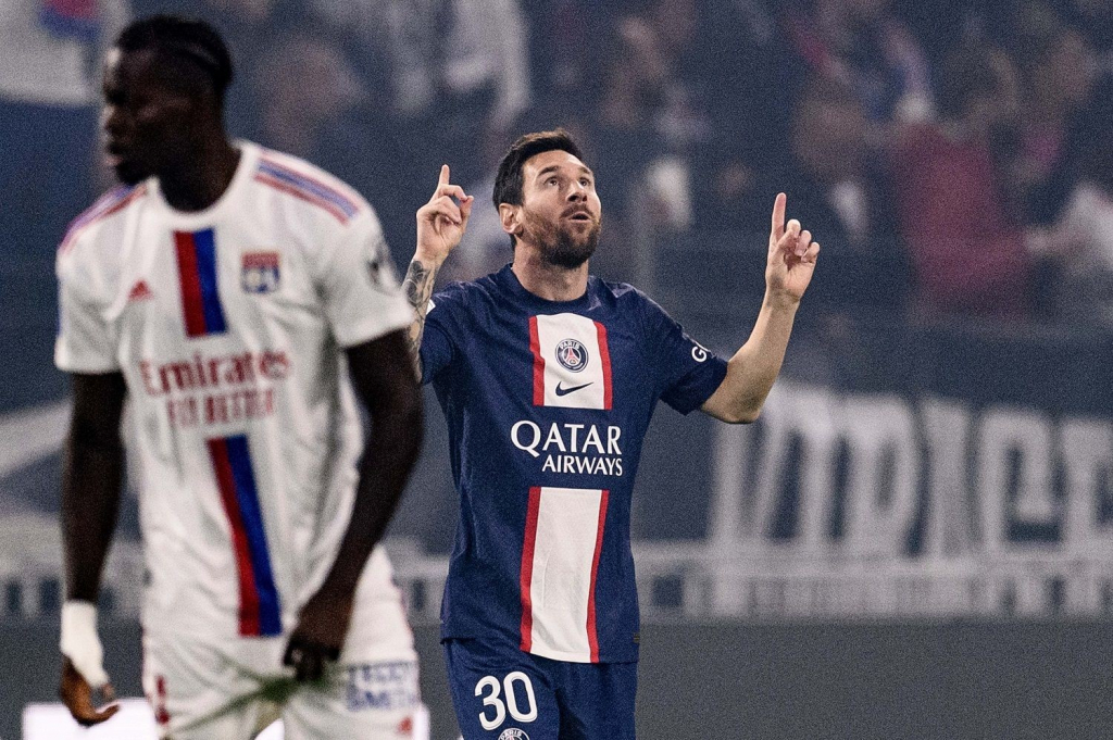 VIDEO: Pha làm bàn đẳng cấp của Messi giúp PSG vượt ải Lyon