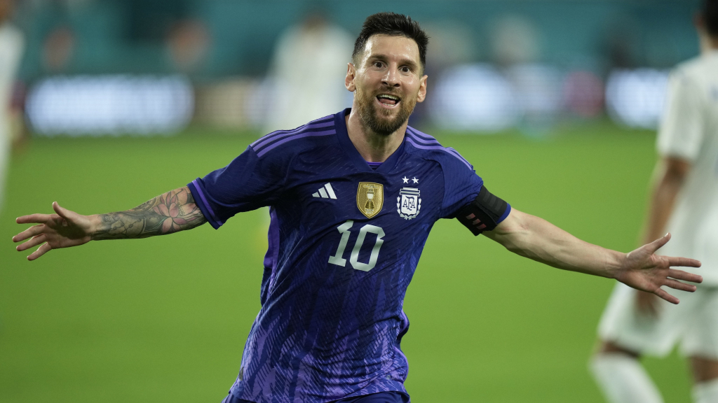 Messi rực sáng, Argentina tiến gần siêu kỷ lục thế giới