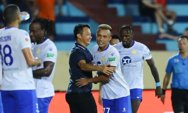 Nam Định tăng mức thưởng lên tiền tỷ, quyết tâm trụ hạng V.League