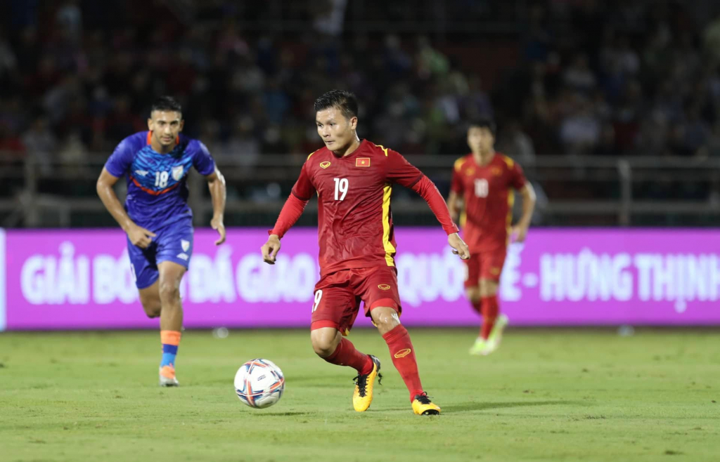 BLV Quang Tùng: ‘Quang Hải về đá AFF Cup khác nào thừa nhận thất bại ở Pau FC’