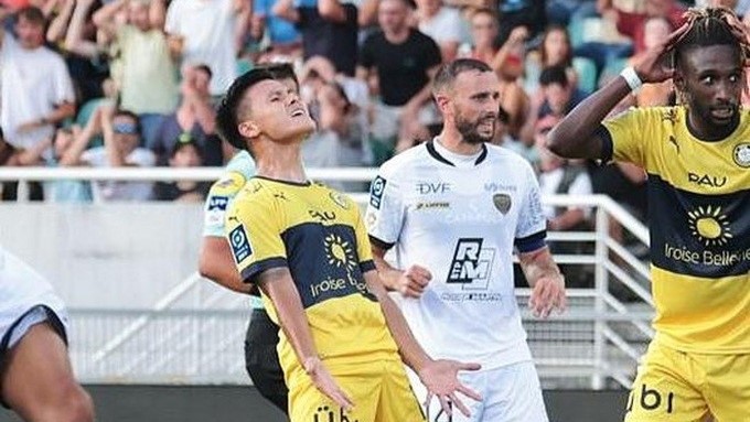 Quang Hải lần đầu vắng mặt trong trận đấu của Pau FC