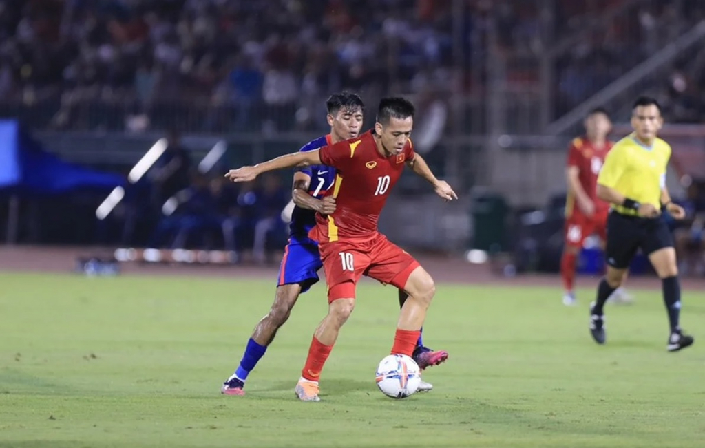 Văn Quyết vẫn khó đá chính với Hùng Dũng, Quang Hải ở AFF Cup?