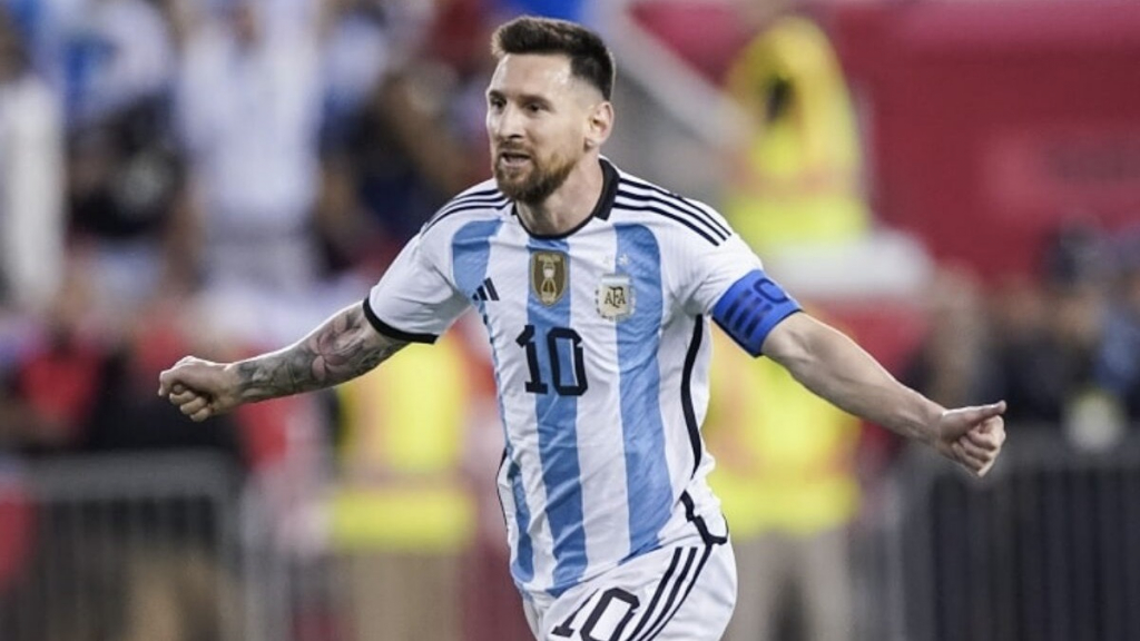 VIDEO: Messi lập 2 siêu phẩm trong 3 phút, Argentina thắng lớn