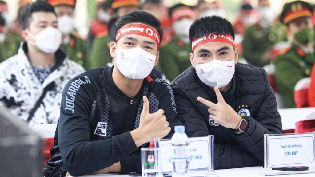 Dàn sao Hà Nội FC có nghĩa cử đẹp trước mùa giải mới